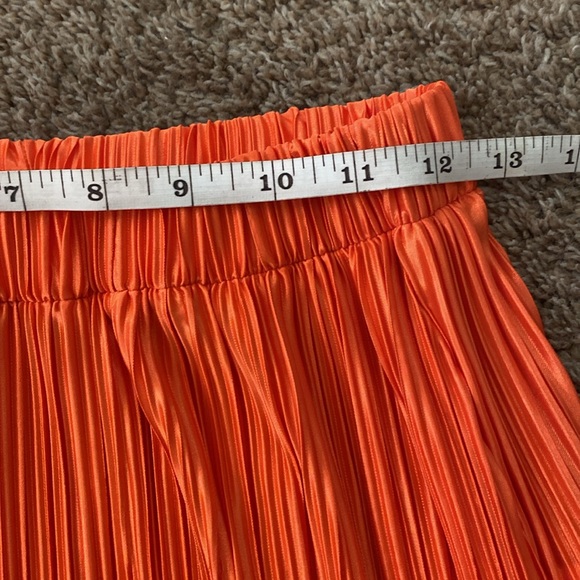 Shein | Silky-Like Casual Flowy Accordion Pants - Picture 2 of 6